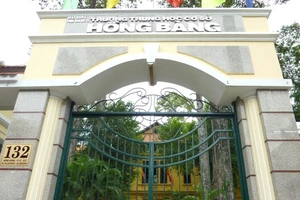 Học sinh lớp 8 ở TP.HCM bị giáo viên đánh nghi gãy xương bả vai