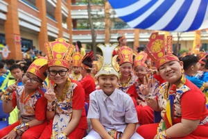 Học sinh tiểu học hứng thú với ngày hội ‘Em yêu Sử Việt’