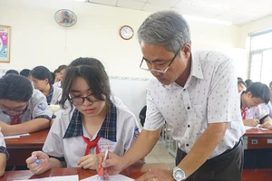 Học sinh tăng, chỉ tiêu giảm, sĩ tử miệt mài ôn thi vào lớp 10 suốt kỳ nghỉ lễ