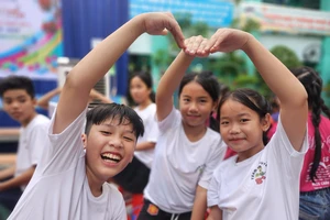 Học sinh 'cháy hết mình' trong đêm hội trại tại lễ tri ân