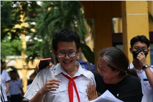 Thi vào lớp 10: ‘Hãy nhớ ba mẹ luôn đồng hành cùng con!’