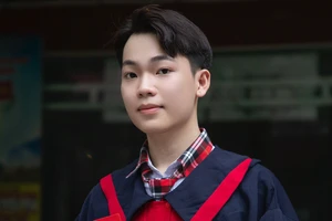 Nam sinh từng trượt lớp 10 công lập là thủ khoa khối C TP.HCM