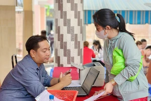 Bắt đầu tuyển sinh đợt 2 đầu cấp tại TP.HCM: Phụ huynh đăng ký ra sao?