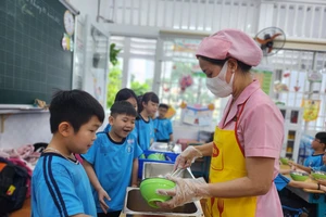 Năm học mới, tiền ăn bán trú tại TP.HCM được thu như thế nào?