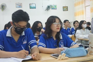 Tuyển sinh đại học năm 2025: Bộ GD&ĐT dự kiến siết việc xét tuyển học bạ 