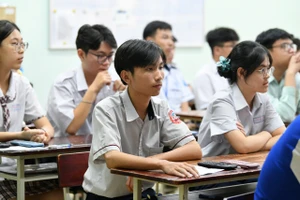 TP.HCM: Hơn 2.000 thí sinh dự kỳ thi học sinh giỏi giải toán trên máy tính cầm tay