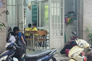 Cấm dạy thêm có thu tiền với học sinh mình đã dạy ở trường, giáo viên nói gì? 