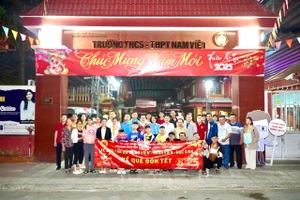 TP.HCM: Trường học tổ chức xe đưa học sinh, giáo viên về quê đón Tết 