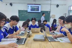 Học sinh, trường học tìm cách thích ứng với quy định mới về dạy thêm