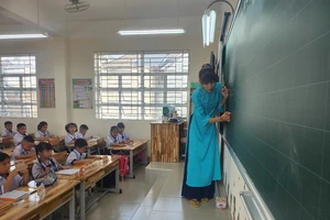 Giáo viên tiểu học được dạy thêm trong trường hợp nào?