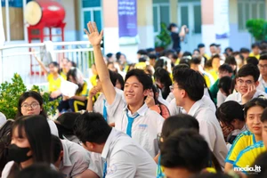 'Đối thoại cùng thủ khoa': Học sinh băn khoăn nên tự học hay đi học thêm?