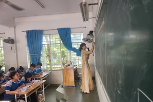 Sở GD&ĐT TP.HCM kiểm tra công tác tài chính, nhân sự tại nhiều trường