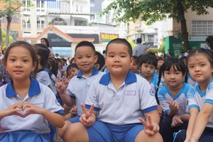 Phụ huynh TP.HCM đăng ký tuyển sinh lớp 1, lớp 6 từ ngày 15-5