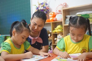 Khảo sát ngân hàng thế giới: 34% phụ nữ nuôi con bị giảm thu nhập