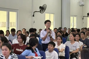 Gần 1.000 phụ huynh, học sinh lớp 9 trải nghiệm Trường Phổ thông Năng khiếu 