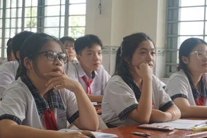 Đăng ký nguyện vọng vào lớp 10: Những câu chuyện ‘cười ra nước mắt’