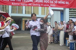 Thi vào lớp 10: Thí sinh hy vọng 'đậu nguyện vọng 1 rồi' sau khi kết thúc môn cuối