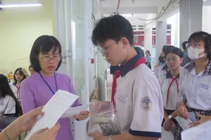 Thi vào lớp 10 tại TP.HCM: Thí sinh sợ môn Toán sẽ 'khó nhằn'