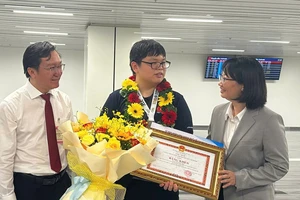 TP.HCM tặng bằng khen cho học sinh đoạt huy chương Bạc Olympic Toán quốc tế 