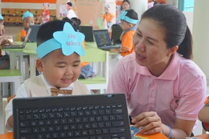 Trẻ mầm non hào hứng làm quen tiếng Anh qua trò chơi 