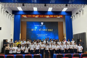 Trường THPT Bùi Thị Xuân trao học bổng 'BTX – Vì Sao Mai'