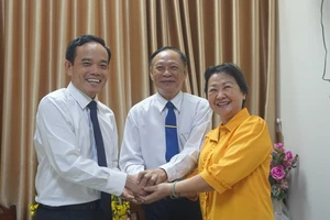 Lãnh đạo TP.HCM thăm các nhà giáo tiêu biểu