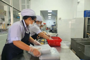 TP.HCM: Tổng kiểm tra 317 cơ sở cung cấp suất ăn bán trú trong tháng 4