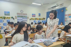 TP.HCM: Giáo viên nhận hàng chục triệu đồng dịp Tết