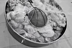 Vụ nghi thịt hết hạn vào trường học ở TP.HCM: Có thêm trường tạm ngưng bán trú