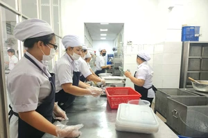 Sở GD&ĐT TP.HCM chỉ đạo rà soát bữa ăn bán trú tại tất cả các trường học