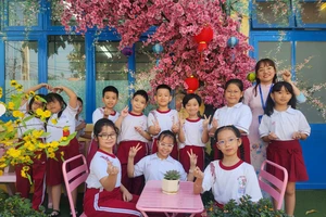 TP.HCM chi quà Tết Bính Ngọ 2 triệu đồng cho mỗi giáo viên