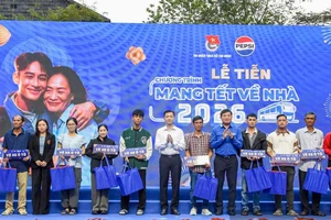 'Mang Tết về nhà': Đưa 4.230 người con xa xứ về quê đón Tết