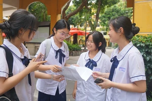 Đề Văn học sinh giỏi lớp 12: Giá trị con người trong thời đại AI