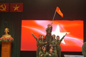 Học sinh Trần Đại Nghĩa gây bất ngờ với màn lồng tiếng phim bằng nhiều ngoại ngữ