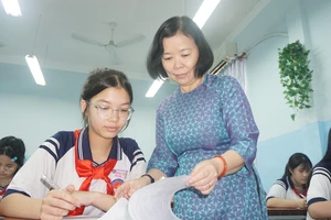 Thi lớp 10 sớm hơn một tuần: Các trường học vừa dạy vừa ôn