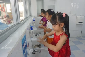 Số ca mắc tay chân miệng tăng, Sở GD&ĐT TP.HCM thông báo khẩn