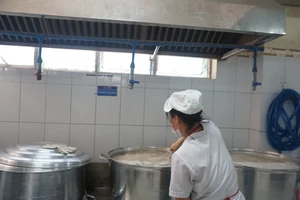 Bữa ăn bán trú: Làm sao để đảm bảo an toàn?