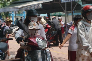 Vụ nghi ngộ độc tại trường Bình Quới Tây: Các trường lân cận đồng loạt dừng bữa ăn bán trú