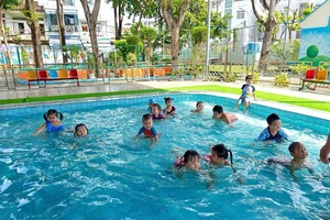 Ngôi trường mầm non có hồ bơi hiện đại ở TP.HCM vừa đạt chuẩn quốc gia mức độ 2