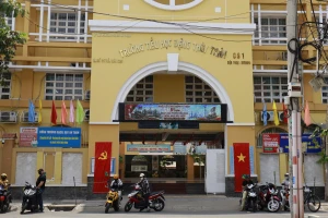 TP.HCM: Thêm 3 trường tiểu học tạm dừng bữa ăn bán trú
