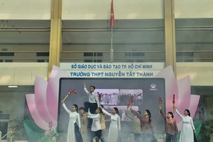 Nam sinh lớp 10 hoá thân người thanh niên Nguyễn Tất Thành gây ấn tượng