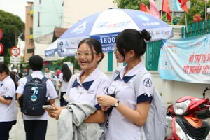 Đề Toán dễ hơn tưởng tượng, thí sinh nắm chắc điểm 8
