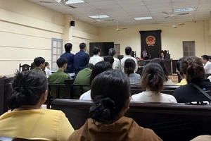 Toà xử xuyên tối và tuyên án 2 ông chủ Hàn Quốc cùng 3 người Việt môi giới mại dâm