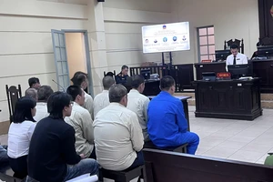 11 bị cáo lãnh án vụ khiêng quan tài diễu phố ở chợ Bến Thành