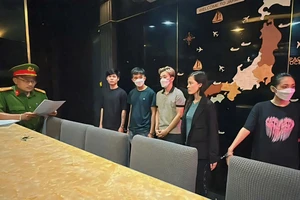 Lý do chuyển tội danh vụ lột đồ của khách để ép trả tiền tại nhà hàng Nari