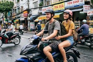 Những lưu ý quan trọng khi cho người nước ngoài thuê xe máy