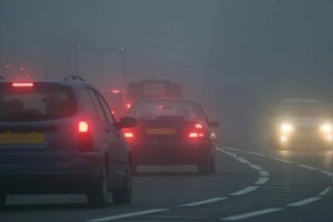 Lạm dụng đèn khẩn cấp khi qua ngã tư bị xử phạt như thế nào?