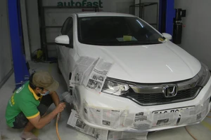 Rộn ràng đi tân trang xe hơi dịp Tết