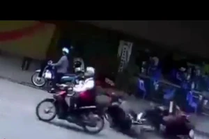 Lời cảnh tỉnh khi dừng xe giữa đường để nghe điện thoại