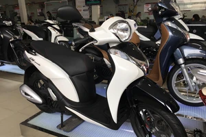 Doanh số quý I giảm, giá bán xe máy tháng 4 vẫn chênh cao